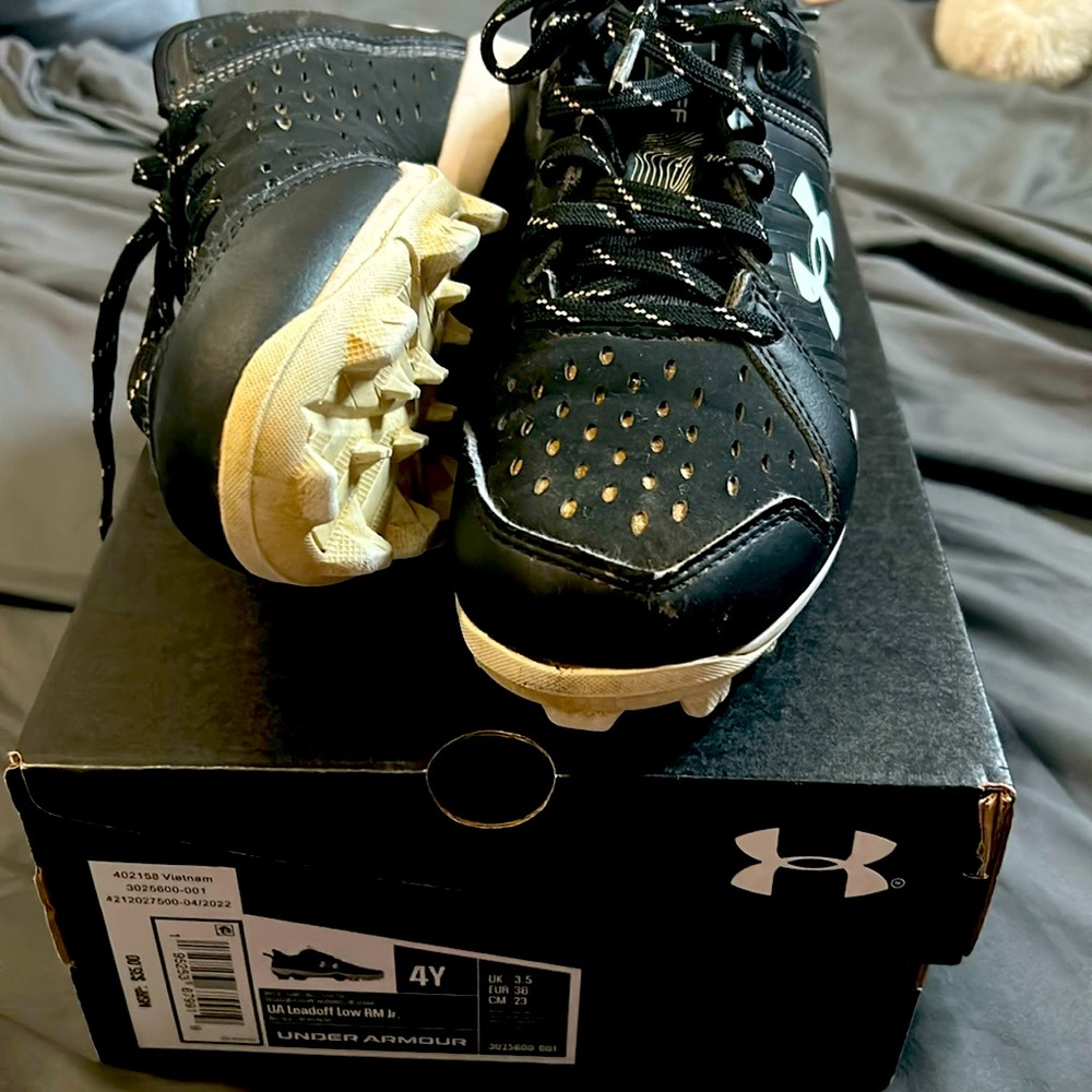 Under Armour Leadoff Low RM Jr. Baseball Cleats Youth Size 4Y